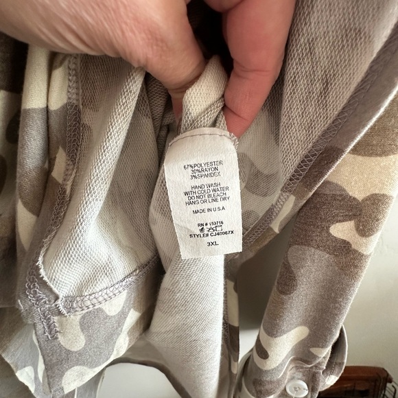 NWOT WOMENS PLUS SIZE CHIC SOUL SOFT OVERSIZED CAMO SHACKET JACKET SIZE 3X - Picture 3 of 3
